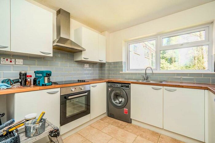 2 Bedroom Flat To Rent In Sandell Court, The Parkway, Southampton, Hampshire, SO16
