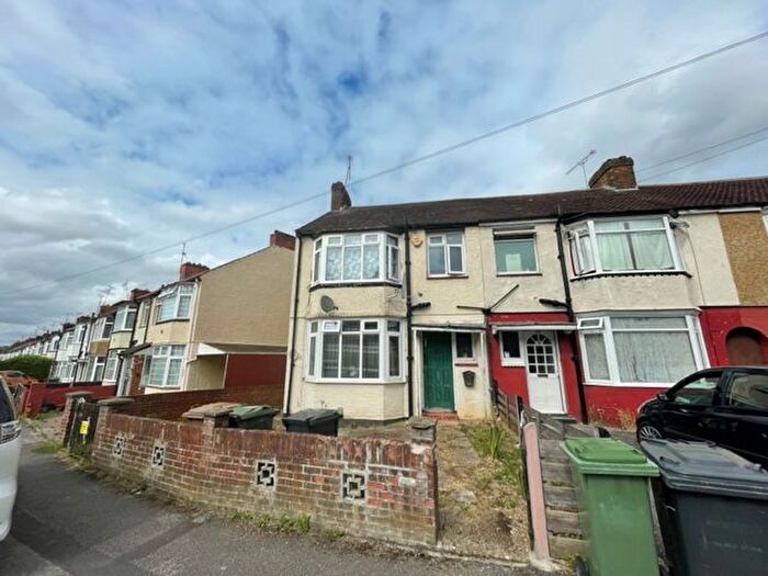 3 Bedroom Terraced House To Rent In Shelley Road, Luton, LU4