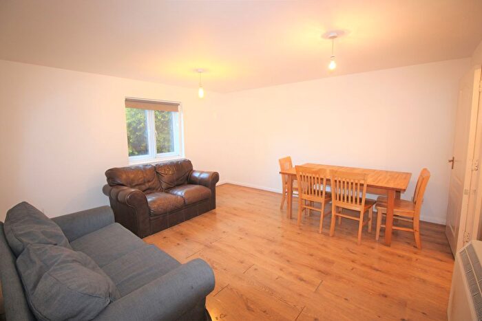 1 Bedroom Flat To Rent In Roffey Court, Swynford Gardens, London, NW4