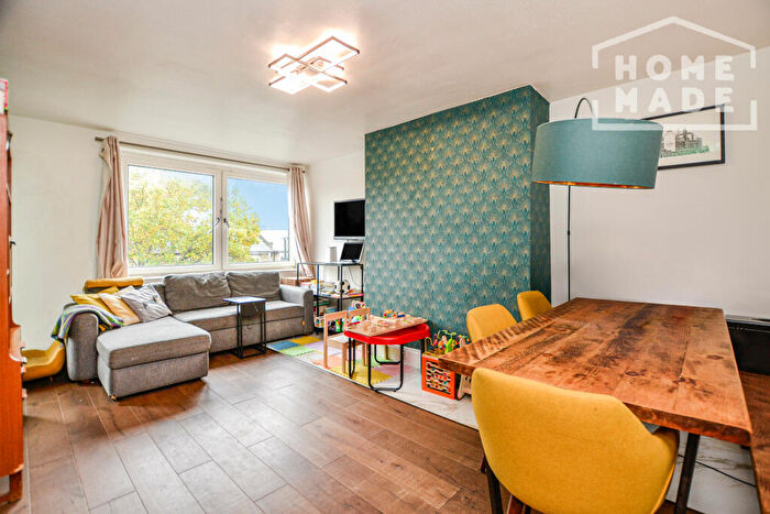 3 Bedroom Flat To Rent In Plane Tree House, SE8