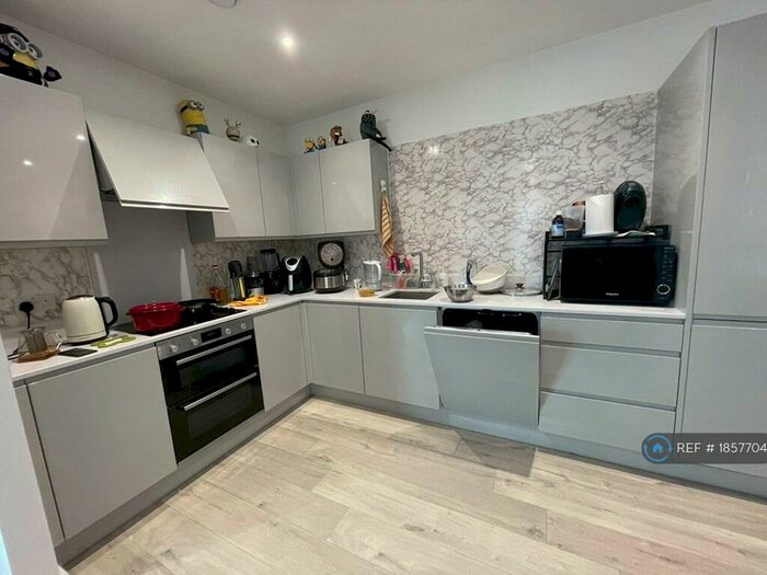 3 Bedroom Flat To Rent In Effra Gardens, London, E16