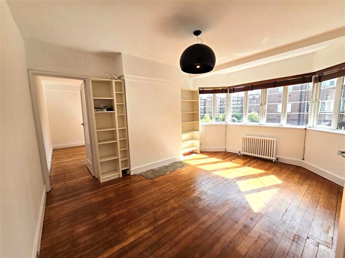 4 Bedroom Flat To Rent In Sir Alexander Road, London, W3