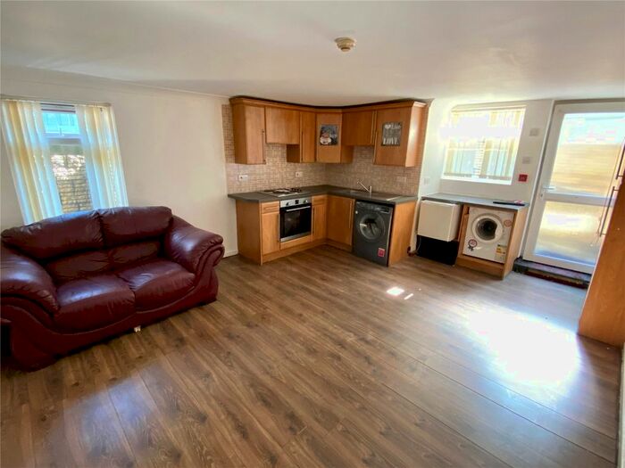 1 Bedroom Flat To Rent In Portland Crescent, Manchester, Greater Manchester, M13