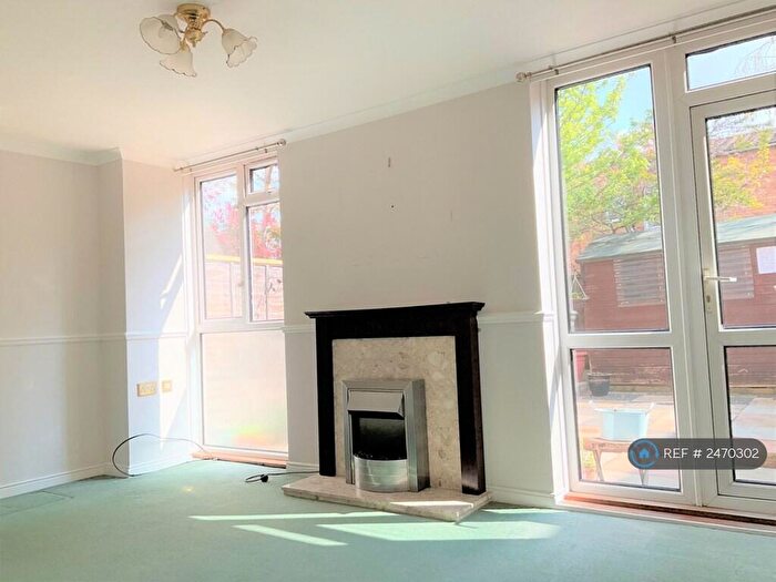 2 Bedroom Terraced House To Rent In Evesham Way, London, SW11