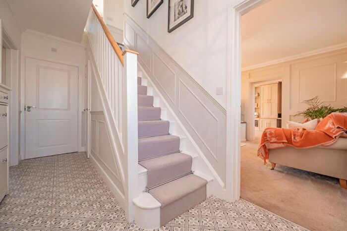 4 Bedroom Detached House For Sale In Oakwood Close, Desborough, Kettering, NN14