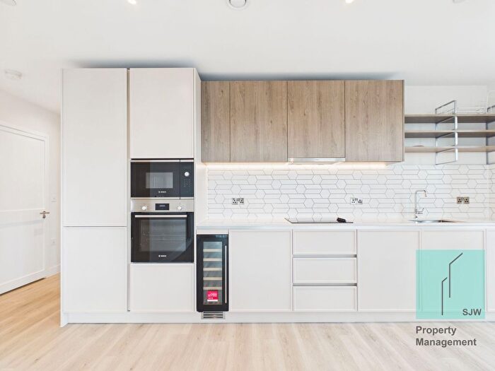 3 Bedroom Flat To Rent In Townsend Road, Cairncross House, SE3