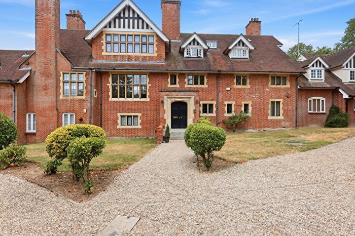 2 Bedroom Flat For Sale In Station Lane, Ingatestone, CM4