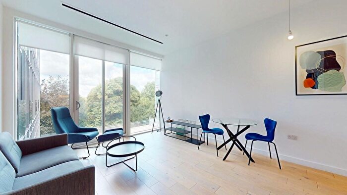 1 Bedroom Flat To Rent In Apt Parkview, Great West Road, Brentford, TW8