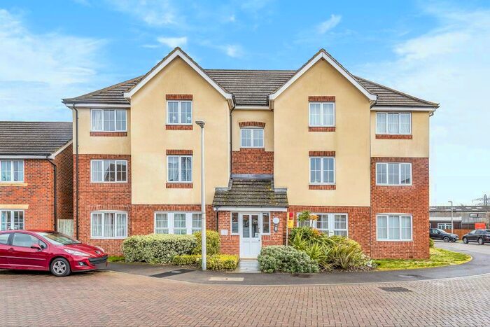 2 Bedroom Apartment To Rent In Thatcham, Berkshire, RG19