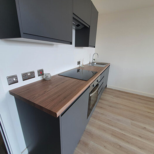 2 Bedroom Apartment To Rent In Conditioning House, Cape Street, Bradford, Yorkshire, BD1