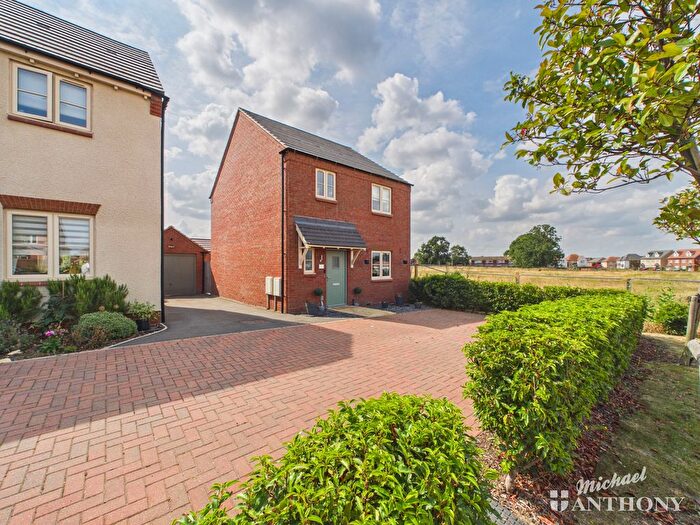 3 Bedroom Detached House For Sale In Seddon Gardens, Leighton Buzzard, LU7