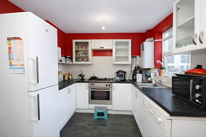 3 Bedroom Terraced House To Rent In Rougemont Avenue, Morden, SM4