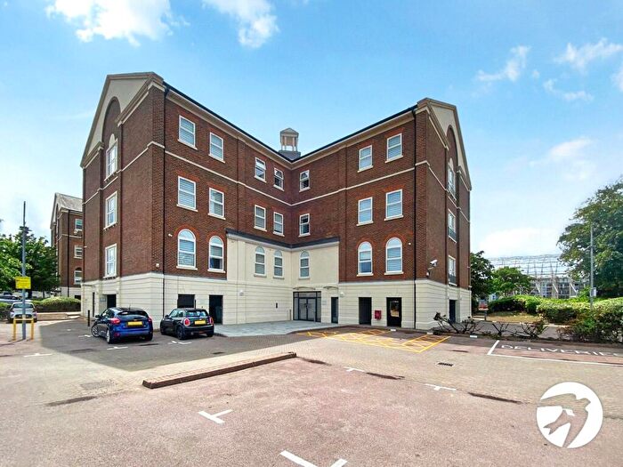 2 Bedroom Flat To Rent In Quayside, Chatham Maritime, Chatham, Kent, ME4
