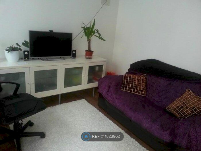 1 Bedroom Flat To Rent In Kings Drive, Edgware, HA8