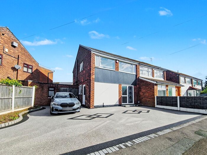 3 Bedroom Semi-Detached House To Rent In Parkstone Avenue, Whitefield, M45