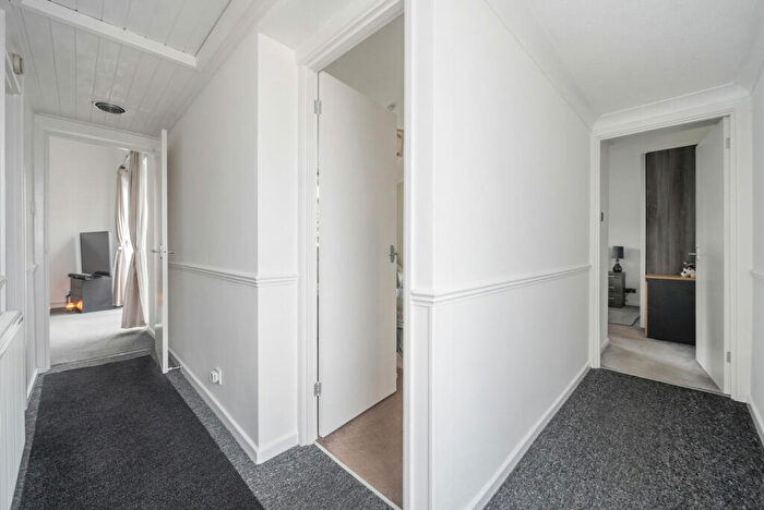 2 Bedroom Bungalow For Sale In Hurst Park Road, Twyford, Reading, Berkshire, RG10