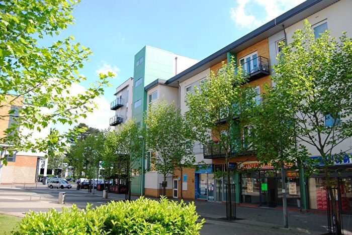 2 Bedroom Flat To Rent In Parkhouse Court, Hatfield, AL10