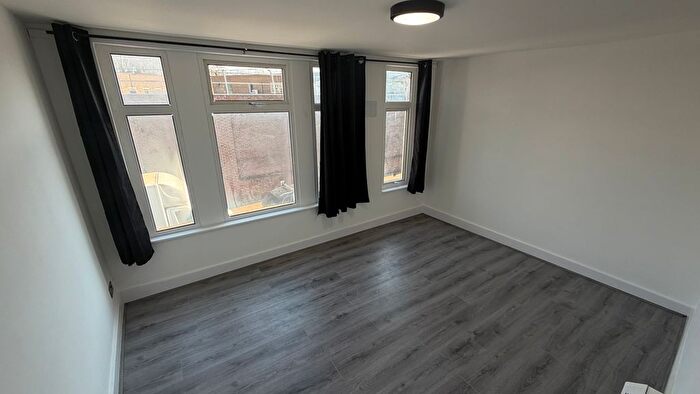 1 Bedroom Flat To Rent In Well Street, London, E9