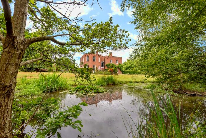 2 Bedroom Apartment To Rent In Barkham Manor, Wokingham, RG41