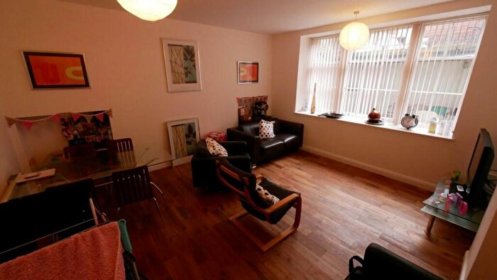 3 Bedroom Flat To Rent In Hanover Square, Leeds, LS3