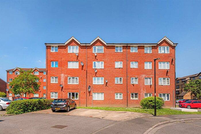 2 Bedroom Flat For Sale In Bunting Close, Edmonton, N9