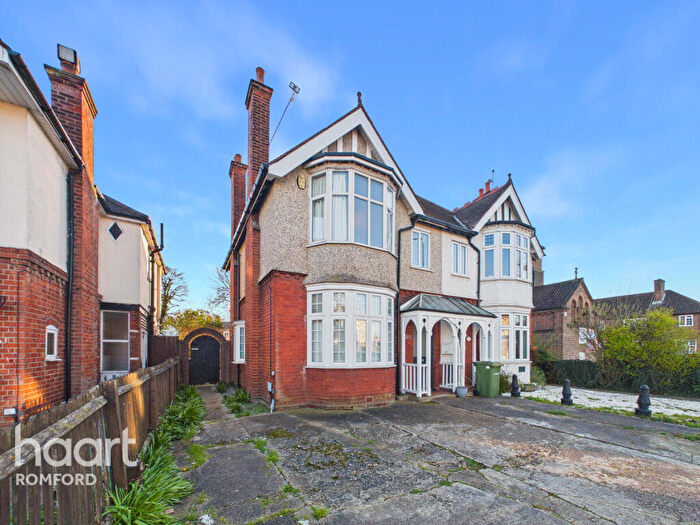 1 Bedroom Maisonette For Sale In Mawney Road, Romford, RM7