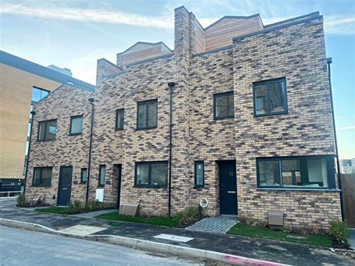 3 Bedroom End Of Terrace House For Sale In Trent Lane, Nottingham, NG2