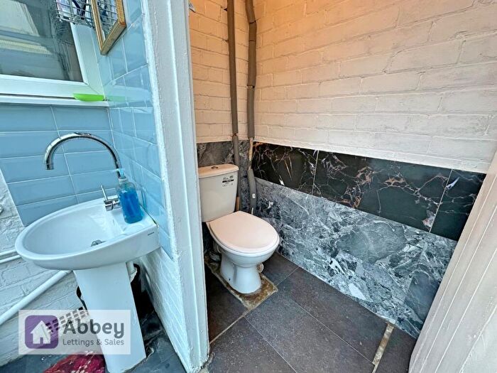 2 Bedroom Semi-Detached House For Sale In Anstey Lane, Leicester, LE4