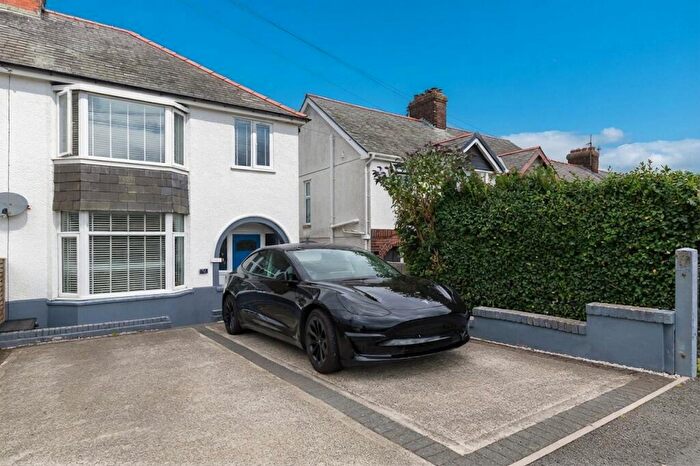 3 Bedroom Semi-Detached House For Sale In Ffriddoedd Road, Bangor, Gwynedd, LL57