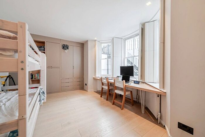 3 Bedroom Maisonette For Sale In Stanley Crescent, Notting Hill, London, W11