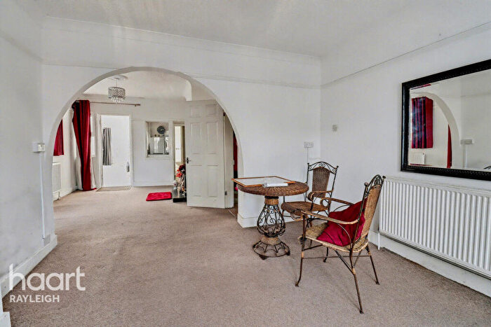 1 Bedroom Semi-Detached Bungalow For Sale In Bellhouse Lane, Leigh-on-Sea, SS9