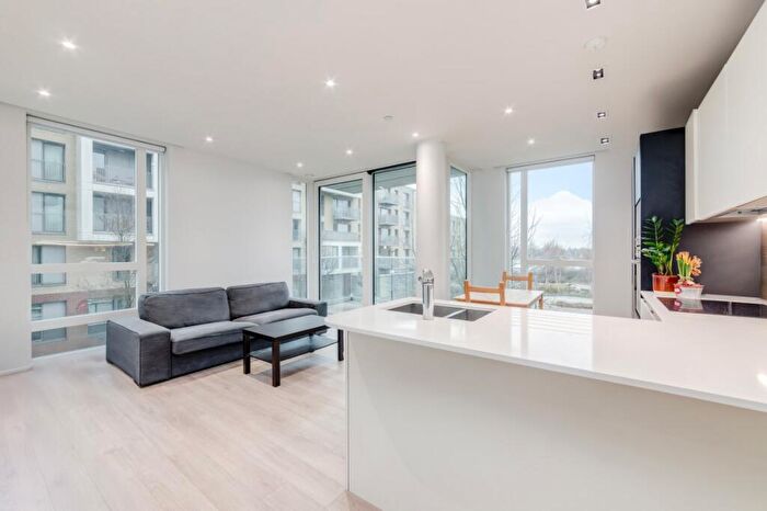 2 Bedroom Flat For Sale In The Parkhouse, Kayani Avenue, N4