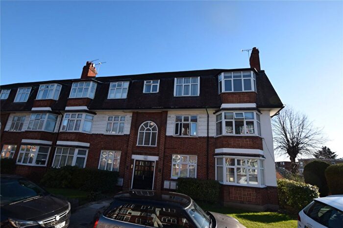 2 Bedroom Flat To Rent In Churchfields, London, E18