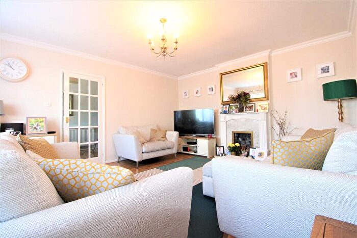 4 Bedroom Terraced House To Rent In Shillitoe Avenue, Potters Bar, EN6