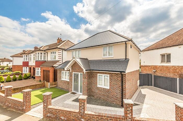 3 Bedroom Property To Rent In Farm Road, Winchmore Hill, London, N21