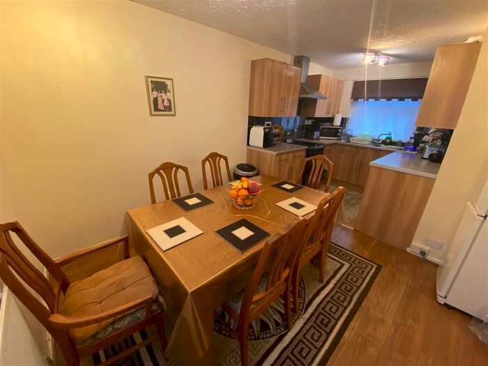 3 Bedroom End Of Terrace House To Rent In Ombersley Close, Redditch, B98