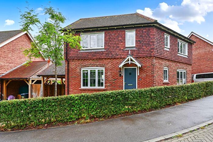3 Bedroom Detached House For Sale In Flagstone Crescent, Vyne Park, Chineham, RG24