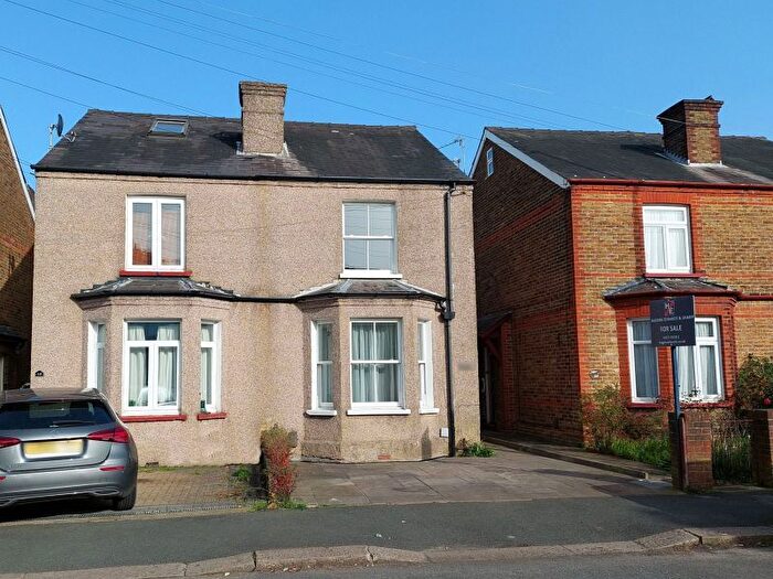 3 Bedroom Semi Detached House For Sale In Lower Court, Epsom, Surrey, KT19