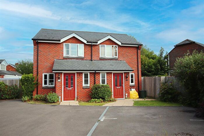 2 Bedroom End Of Terrace House To Rent In Pound Road, Pennington, Lymington, SO41