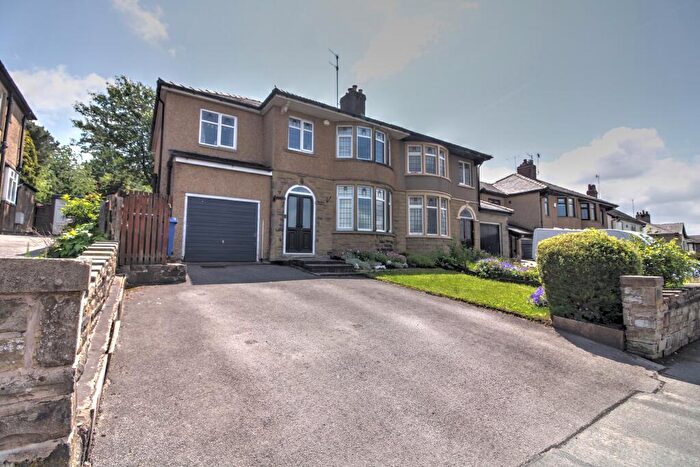 3 Bedroom Semi-Detached House For Sale In Burnley Road, Accrington, BB5