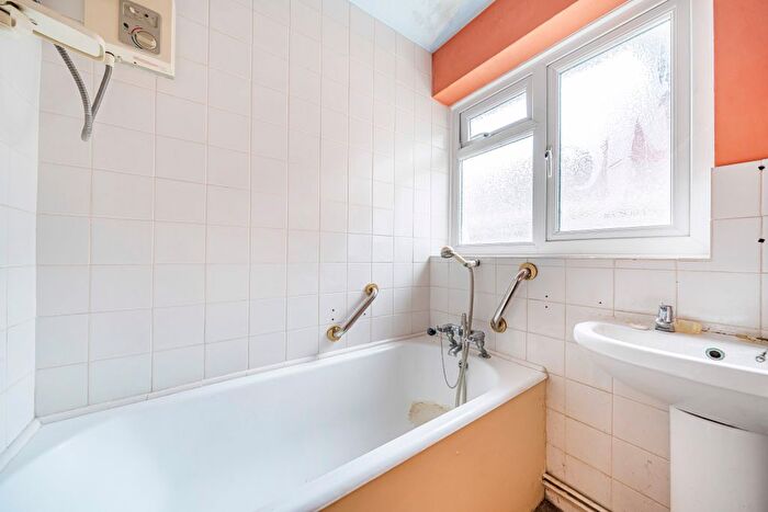 3 Bedroom Bungalow For Sale In Highridge, Alton, Hampshire, GU34