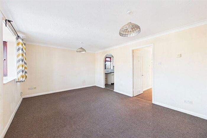 2 Bedroom Flat To Rent In Southwood Road, Farnborough, Hampshire, GU14