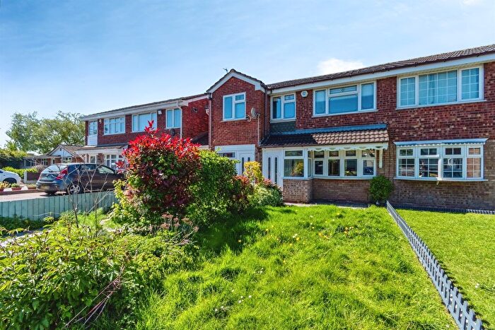 5 Bedroom Semi-Detached House For Sale In Condover Close, Walsall, WS2
