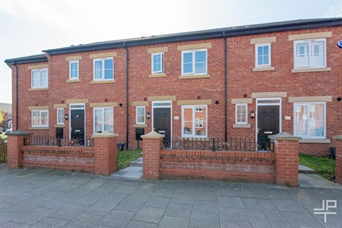 3 Bedroom Mews For Sale In Plank Lane, Leigh, WN7