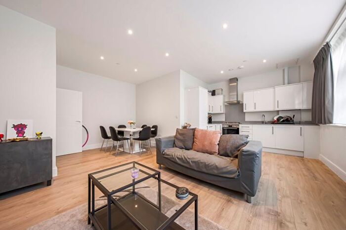 1 Bedroom Flat For Sale In Heron Drive, Langley, Slough, SL3