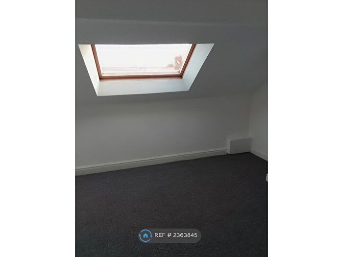 4 Bedroom Terraced House To Rent In Colwyn Road, Leeds, LS11