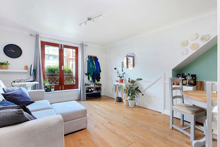 1 Bedroom Flat To Rent In Aslett Street, Earlsfield, London, SW18