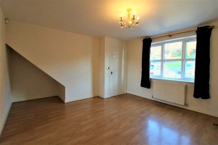 3 Bedroom Terraced House To Rent In Poplar Grove, Barnsley, South Yorkshire, S71