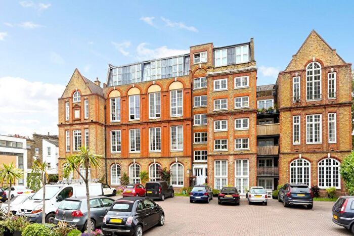 3 Bedroom Flat To Rent In Southwark, London, SE5