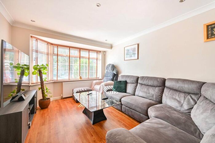 4 Bedroom Semi-Detached House For Sale In Welbeck Road, Harrow, HA2